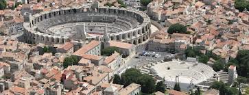 arles arenes centre historique tourisme